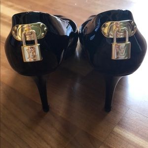 Louis Vuitton shoes 👠